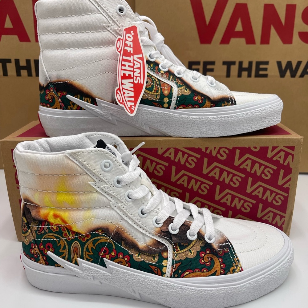 Vans Men’s Sk8-Hi Bolt (Big Reveal) True White/P Sneakers 
VN0A5JIVAZQ - Picture 3 of 16